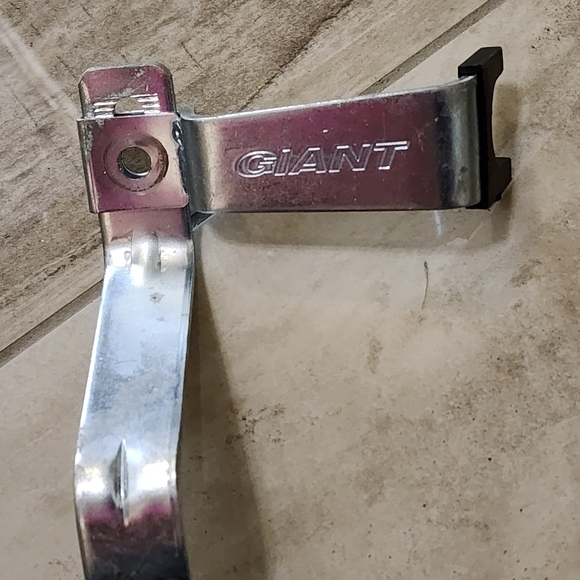 GiantGiant Training Wheels 16"-20" - Picture 3 of 10